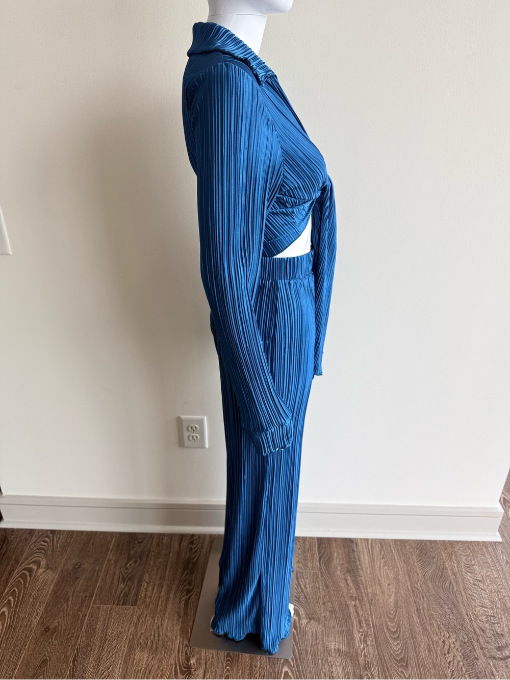 Lilly’s Kloset Plisse Tie-Front Cropped Blouse With Pants Set in Royal Blue - Picture 5 of 7